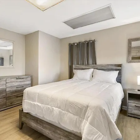 Charming Retro Property 22